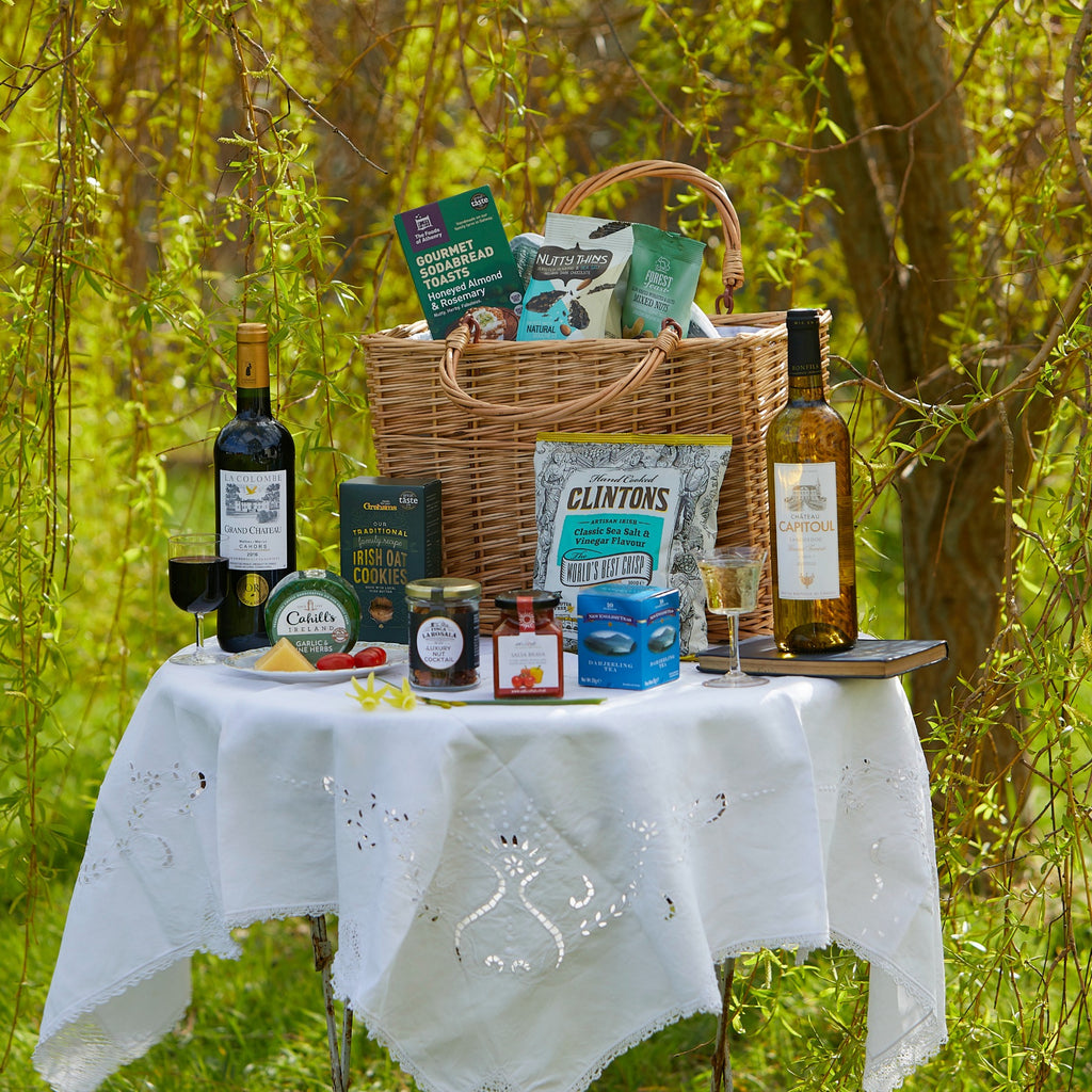 Days Out Picnic Basket is filled with treats to make your day at the park even for enjoyable. Picnic Basket Gift 