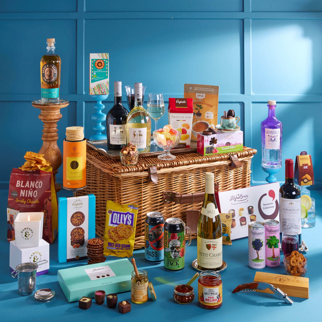 Banquet Hamper, large hamper basket, food and wine hamper, gift basket of food and wine, gifts delivered, christmas gifts , retirement gift, new home gift, celebration gift, corporate gifts, executive gifts , gifts delivered.