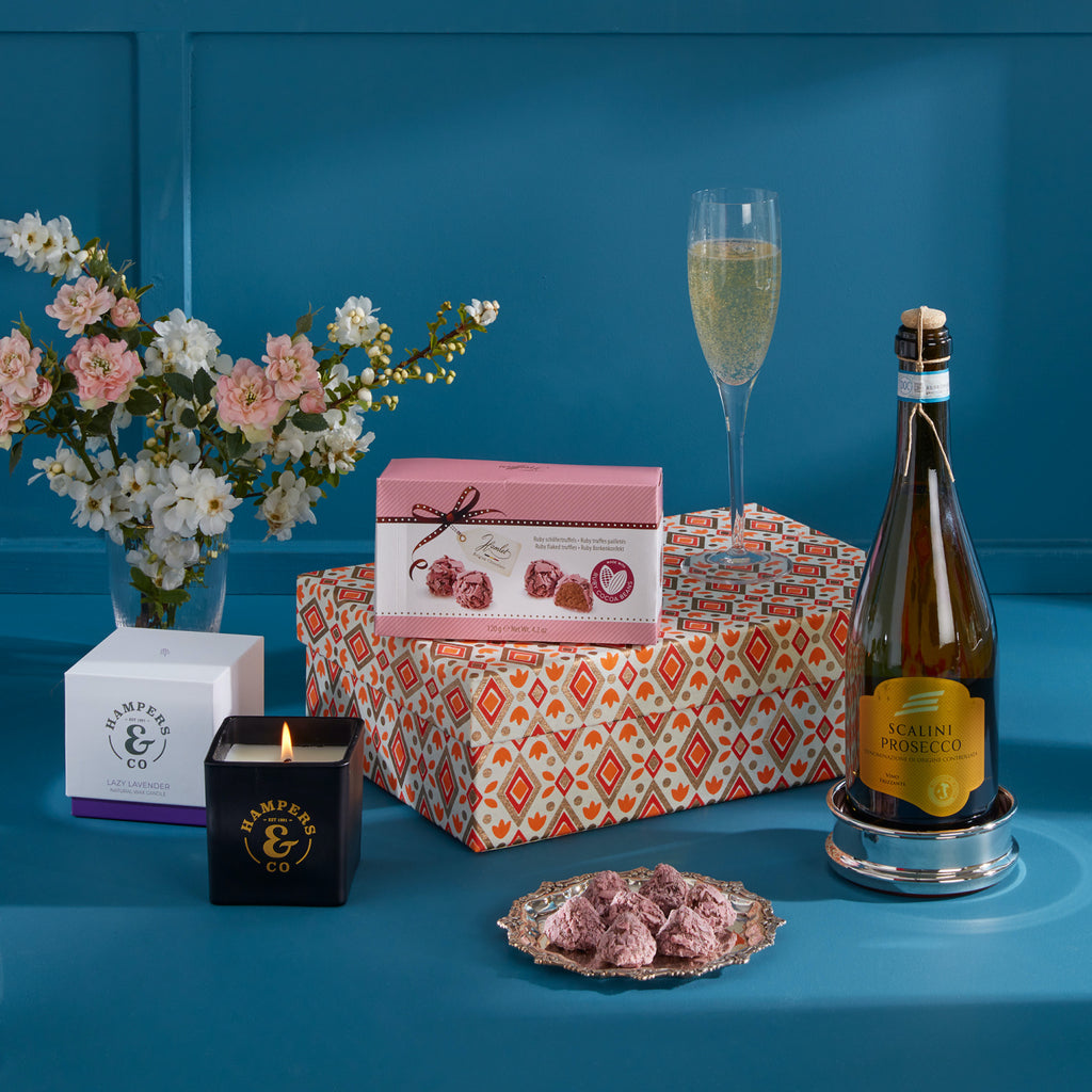 Prosecco & Chocolates Gift Box. Romantic celebration gift. Valentines Gift. Birthday Gift for her. Wine & Chocolates gifts delivered. Christmas Wine Gift 