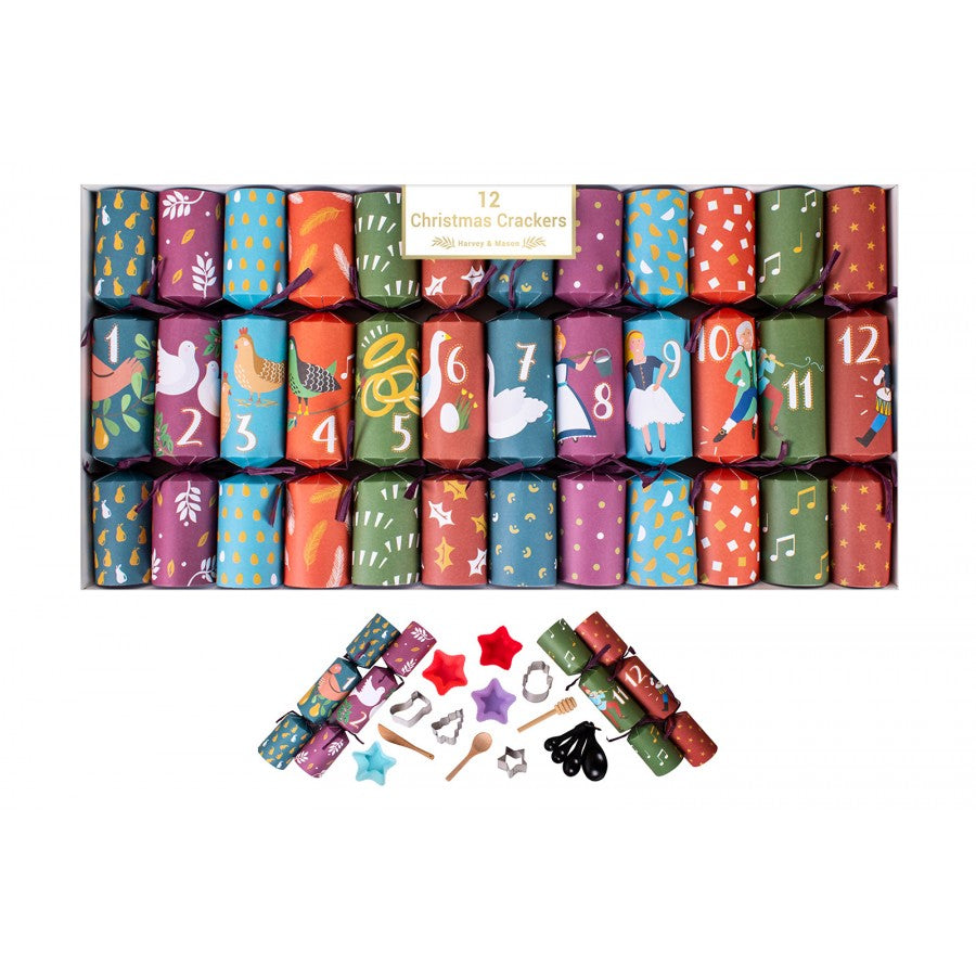 Christmas crackers, Christmas day essentials, perfect for christmas, christmas dinner must haves, Christmas table setting, Christmas gifts delivered, 